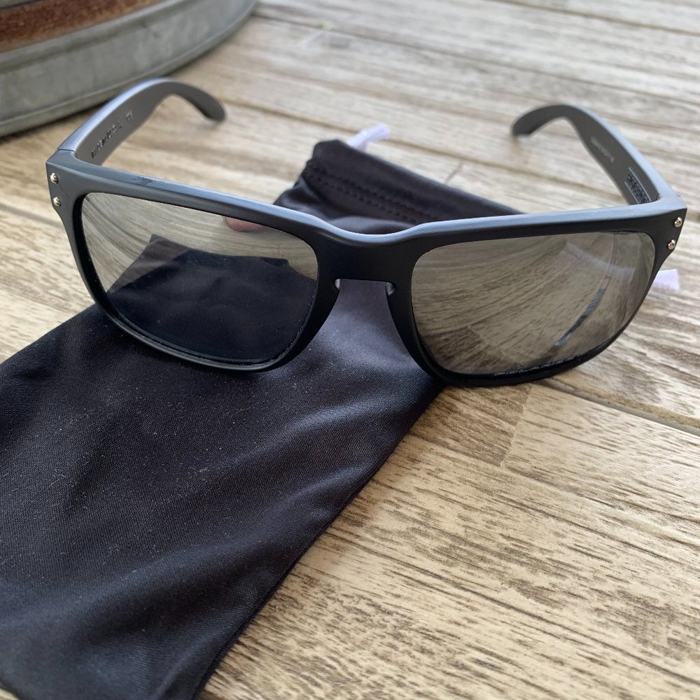 Oakley Holbrook's SM